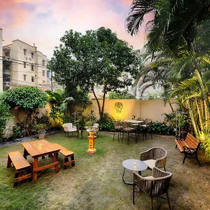 International Travellers' By Ith Varanasi